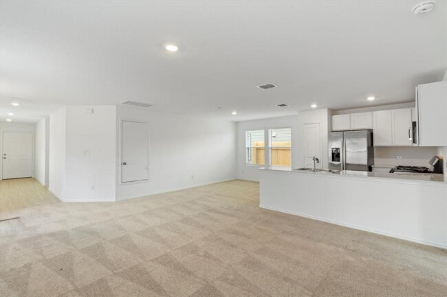 Building Photo - 252 Sambre St