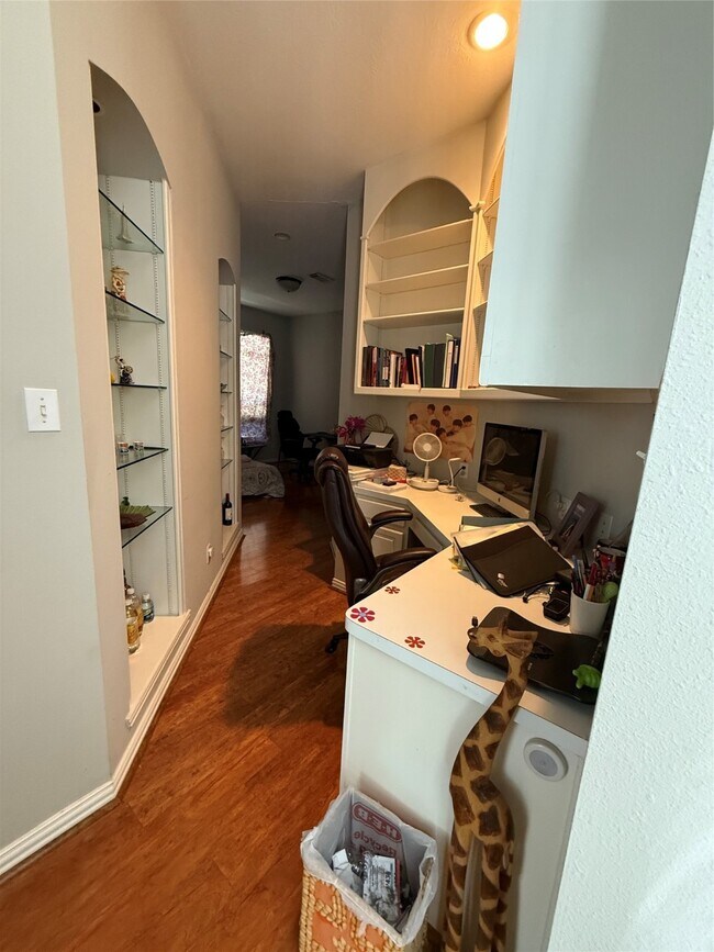 Building Photo - 814 Spring Mist Ct