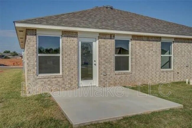 Building Photo - 2405 28th Ter