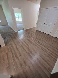 Building Photo - 2 Bedroom | 1 Bathroom 2nd Floor Apartment Available RIGHT NOW!