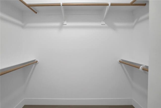 Building Photo - 64 Bianco