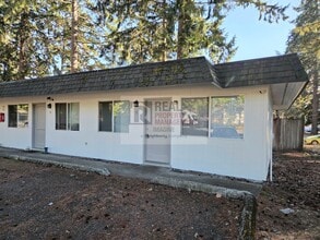Building Photo - Charming 1 Bedroom In Quiet Neighborhood!
