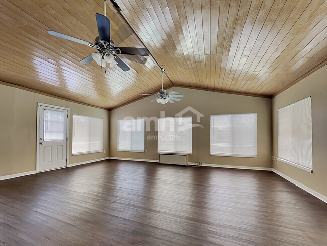 Building Photo - 6351 Hollingsworth Dr
