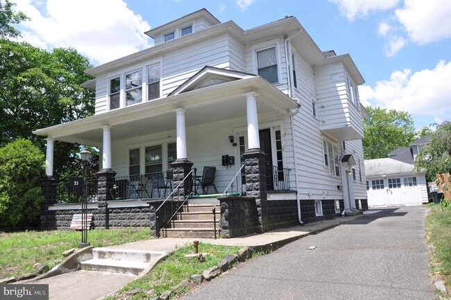 Building Photo - 33 E Browning Rd