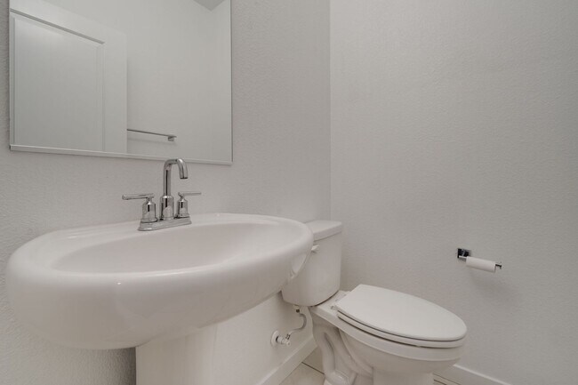 Building Photo - New 4 Bedroom Home with Next Gen Suite + S...