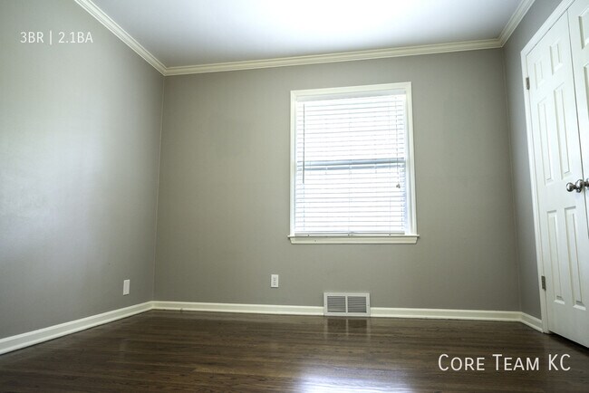 Building Photo - 2308 W 104th St