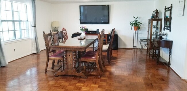 Building Photo - 101 SW Campbell Rd