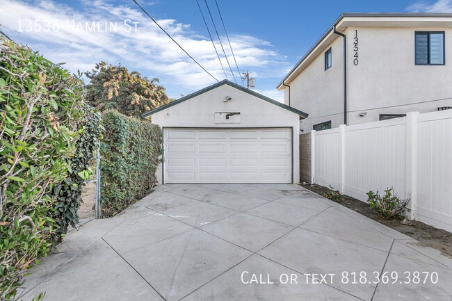 Building Photo - 13536 Hamlin St