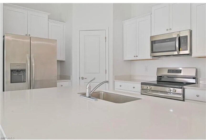 Building Photo - 2901 NW 18th Pl