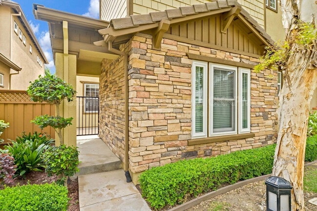 Building Photo - 171 W Santa Barbara Way