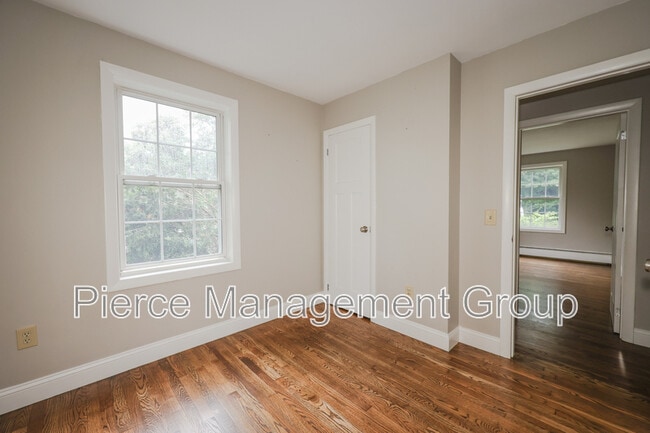Building Photo - 845 Mammoth Rd