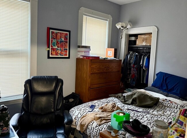 Building Photo - 756 Saratoga St