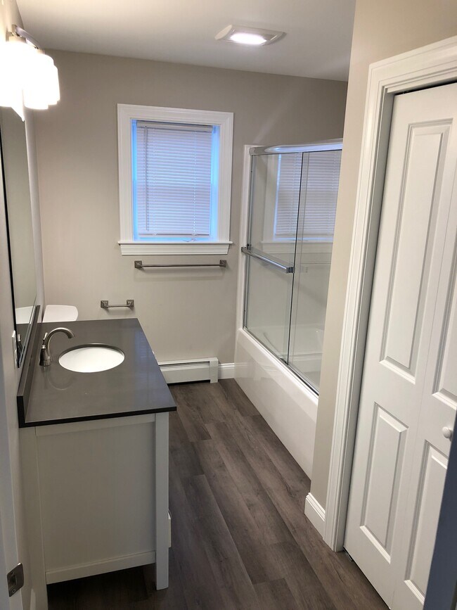 Building Photo - 6 Stewart Dr