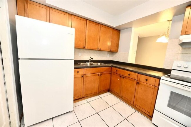 Building Photo - 7851 SW 10th Ct