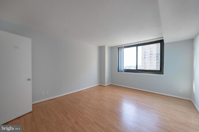 Building Photo - 5501 Seminary Rd