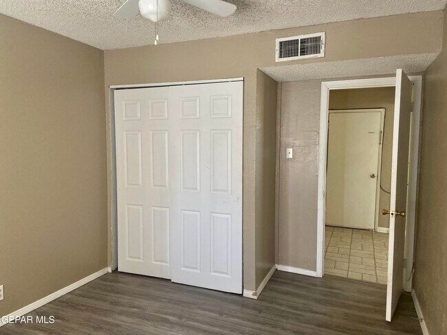 Building Photo - 601 Lomaland Dr