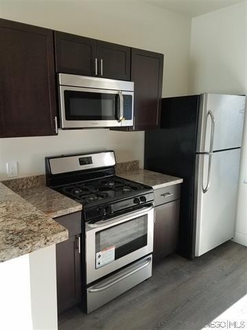 Building Photo - Golden Hill 2 Bed / 1 Bath/ 2 Parking Spac...