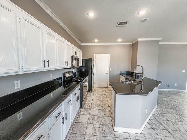 Building Photo - Charming Two-Story Home In the Heart of Summerlin with Pool