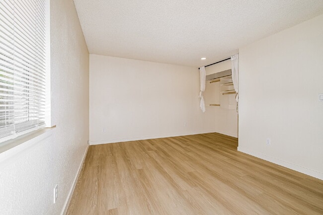 Building Photo - **Fully Remodeled 3+ Bedroom Home with Large Wraparound Deck – $500 OFF FIRST MONTHS RENT BEFORE ...