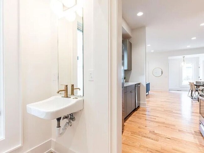 Building Photo - 1325 Knowlton St