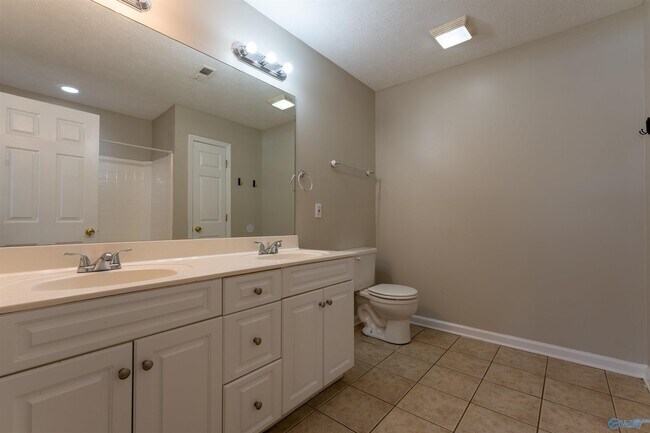 Building Photo - 14542 Sara Beth Dr