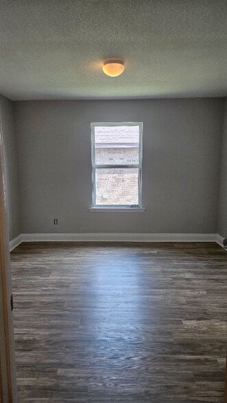 Building Photo - 34421 Paisley Ave