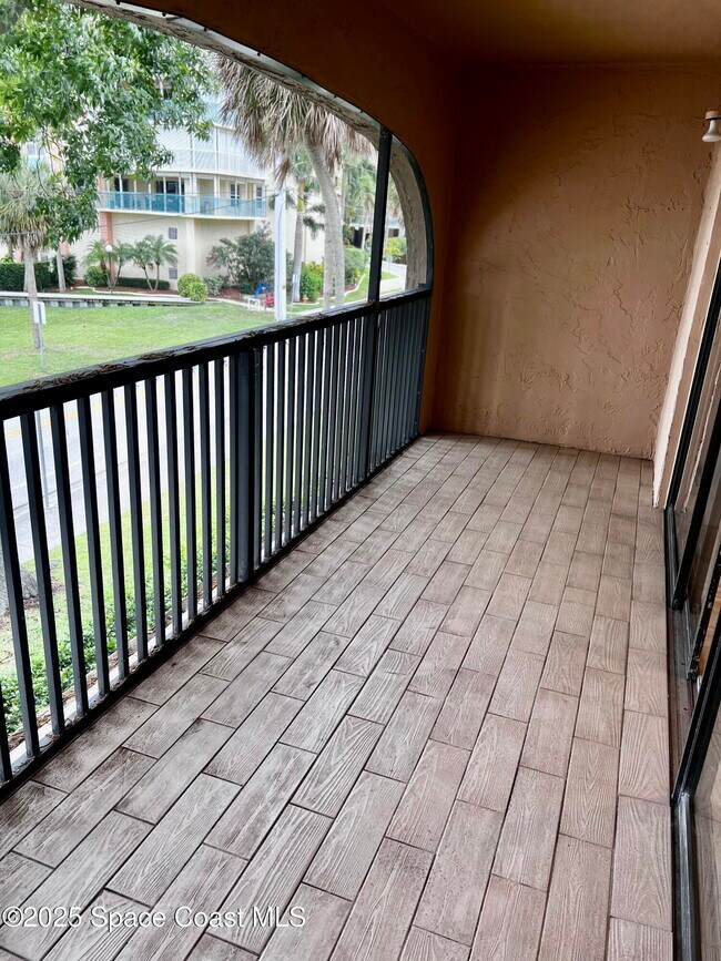 Building Photo - 55 Riverside Dr