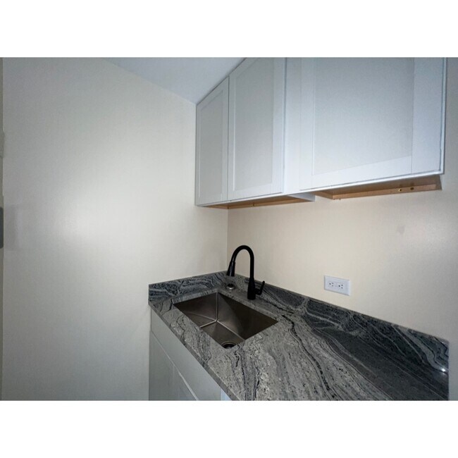 Building Photo - 1430 N Dearborn St