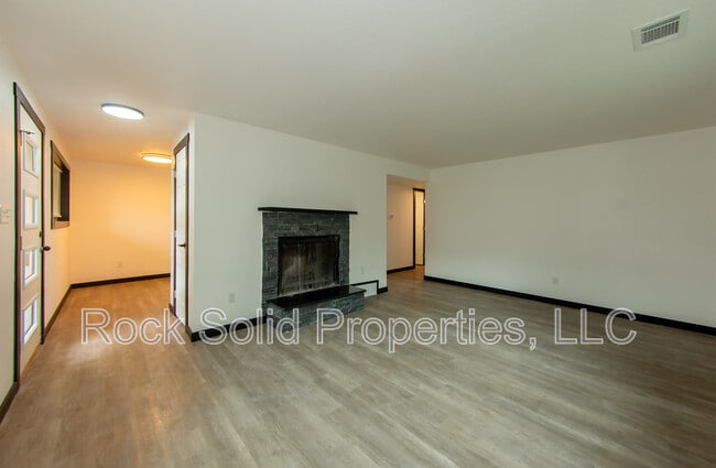 Building Photo - 312 E 27th St