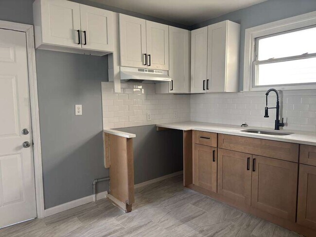 Building Photo - 112 S 15th St