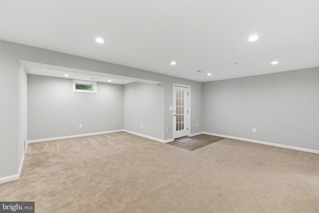 Building Photo - 7585 Holly Ridge Dr