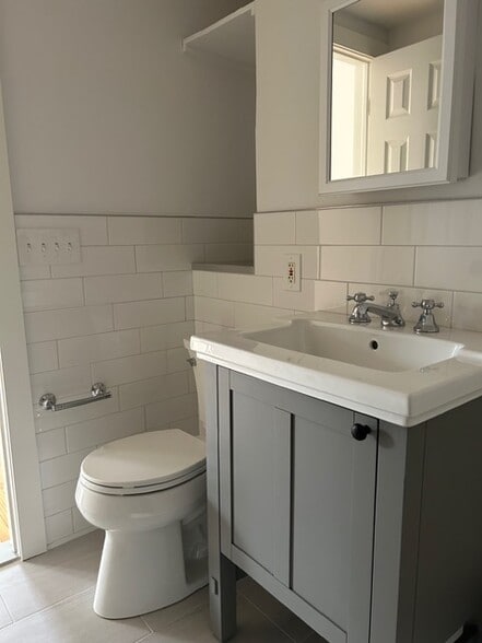 Bath 2 New Vanity Lots of Storage - 42 Pilgrim Pathway