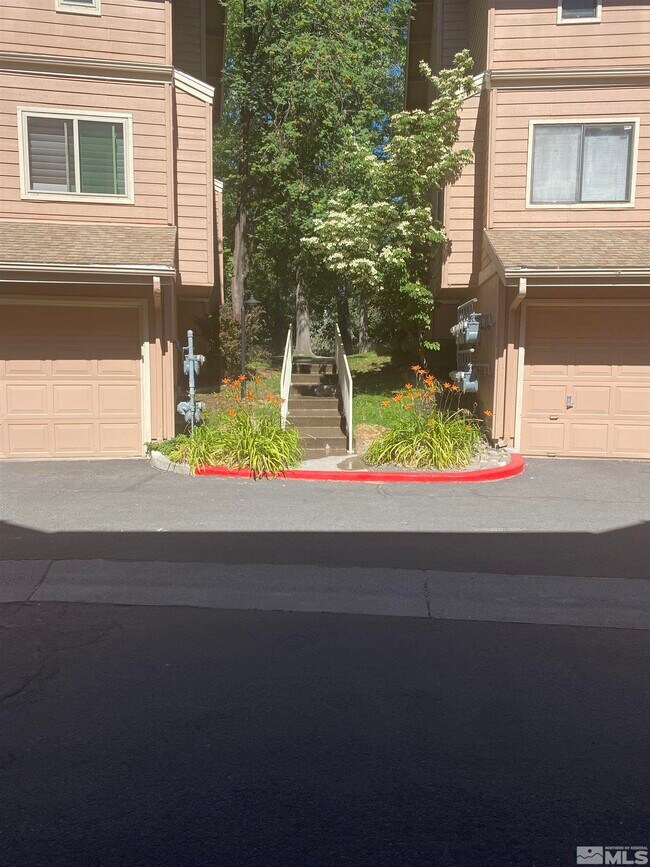 Building Photo - 2875 Idlewild Dr