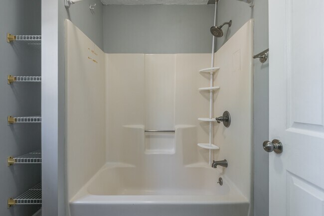 Building Photo - 420 Shelbyville Rd