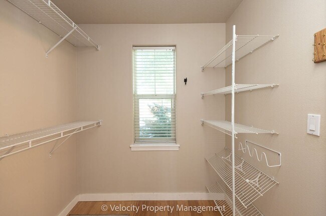 Building Photo - M511