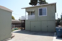 Building Photo - Upstairs 1 Bedroom, 1 Bathroom Unit in Ant...