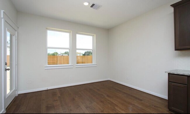 Building Photo - 208 Lisa Marie Dr