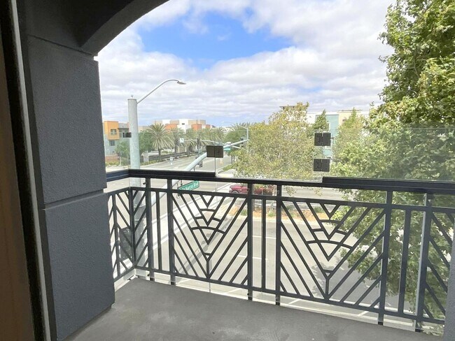 Building Photo - Great Corner Condo ! Lots Of Light ! Elan at Dublin Station. Bright Two Bedroom Two Bath Unit! Ne...