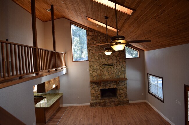 Building Photo - 2718 Viola Ln