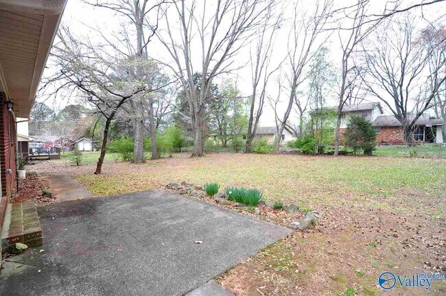 Building Photo - 2505 Lancelot Dr SE