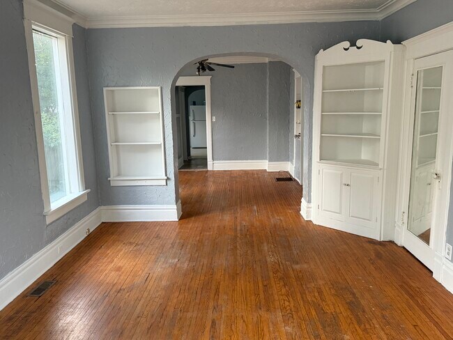 Building Photo - 2315 N Bigelow St