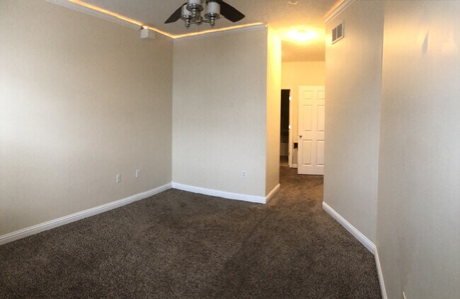 Building Photo - 1471 Autumn Oak St
