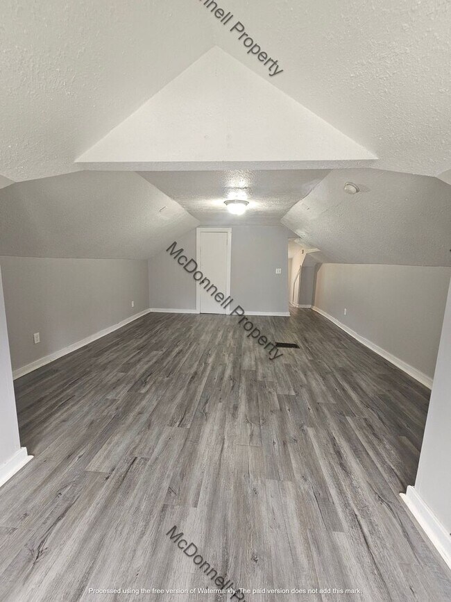 Building Photo - There is a $25 fee per application and eve...