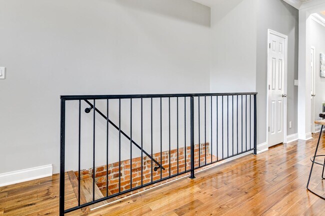 Building Photo - 3 Bed 2.5 Bath - Bloomingdale Condo - 1 Assigned Parking Space