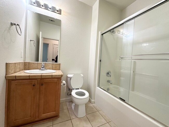 Building Photo - Spacious 3 bedroom 2 bath home in Rancho Cordova!!