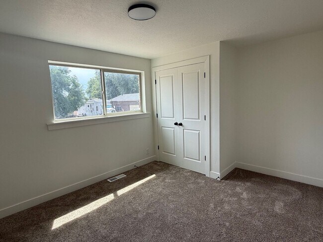 Building Photo - 1622 S 1000 W