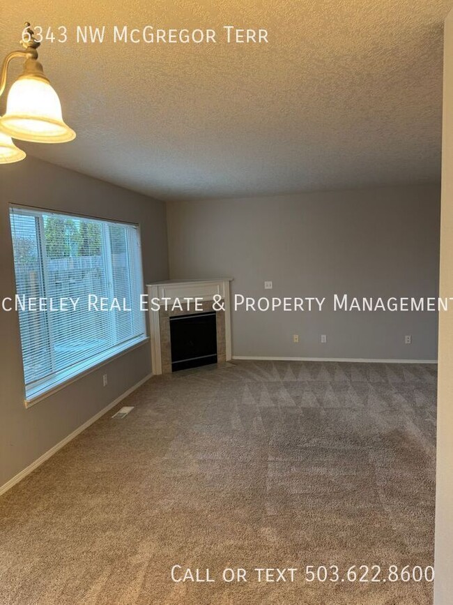 Building Photo - Air Conditioned, Kaiser Woods 3 Bedroom in...