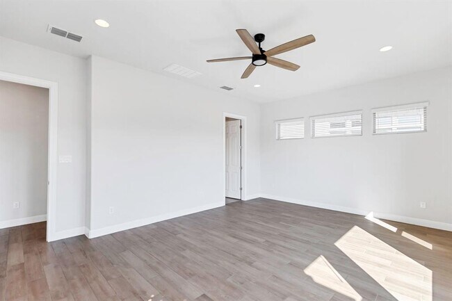 Building Photo - 278 Eclipse Dr
