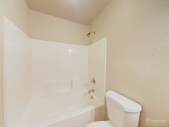 Building Photo - 1013 Meadowbend Dr