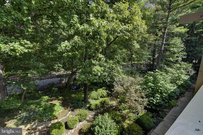 Building Photo - 5806 Royal Ridge Dr